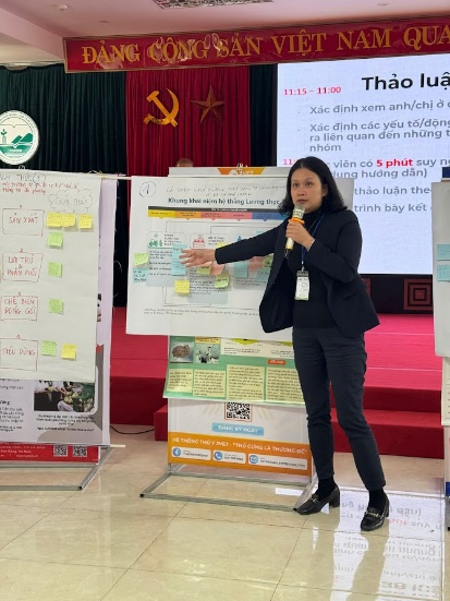 A person standing in front of a presentation boardDescription automatically generated